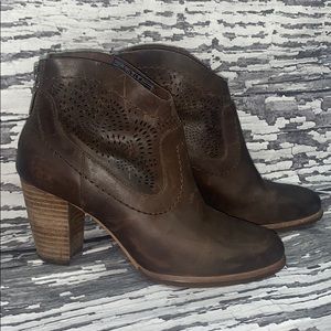 UGG ‘Charlotte Seaweed Perf’ Bootie - Size 5